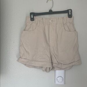 H&M Women's Tan Cargo Shorts
